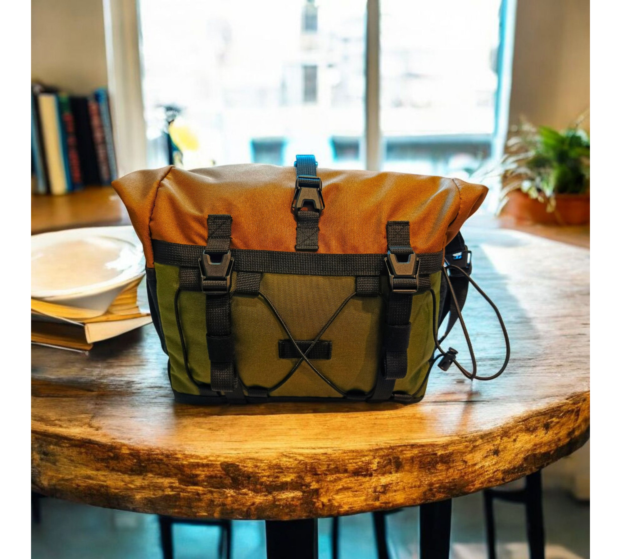 Handlebar Roll-Top Medium Bag — Urban Cycling Gear