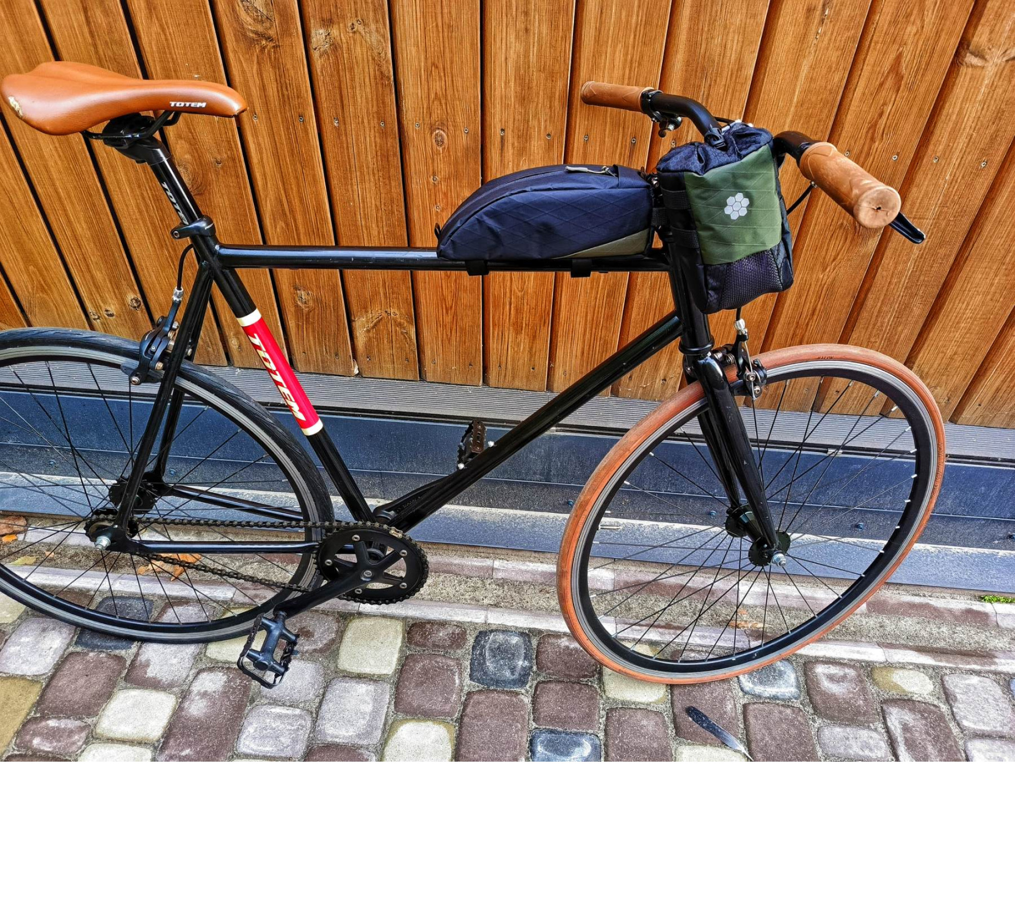 Handlebar Feeder Bag — Premium Cycling Gear