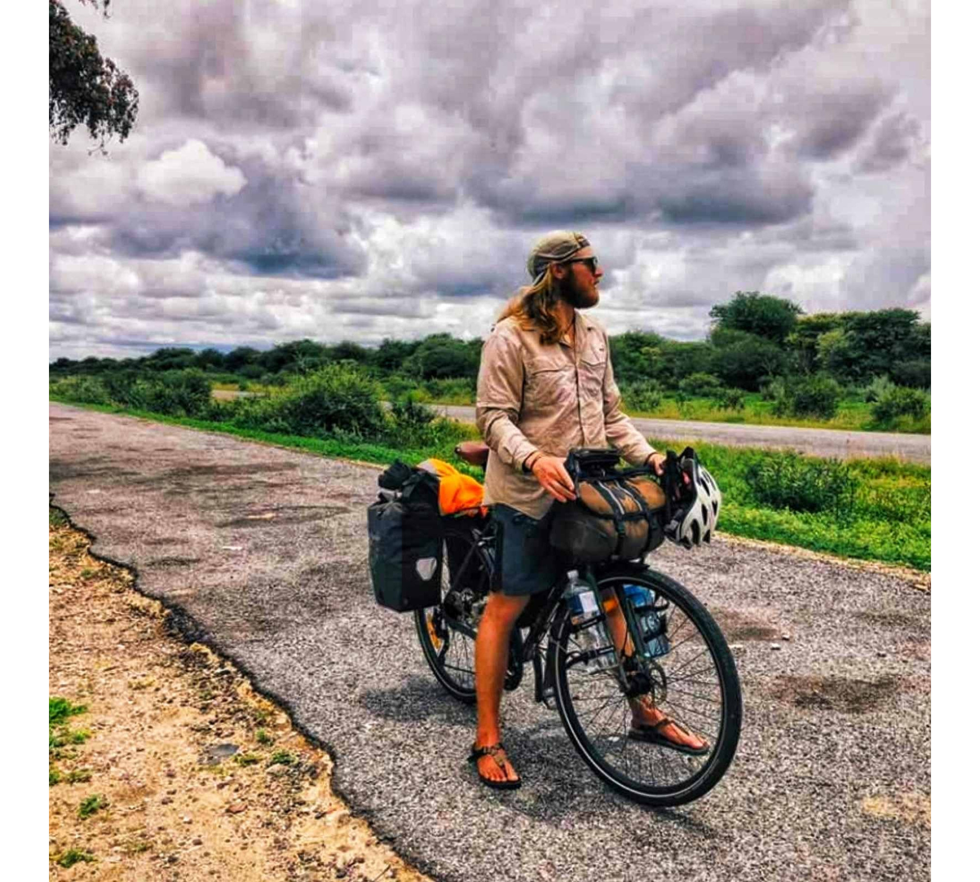 Handlebar Bag for ride trip. Cycling Bags. Bicycle handlebar bag. Gravel bag. Cycling gifts, bicycle accessories. Bicycle gear outdoors bar.