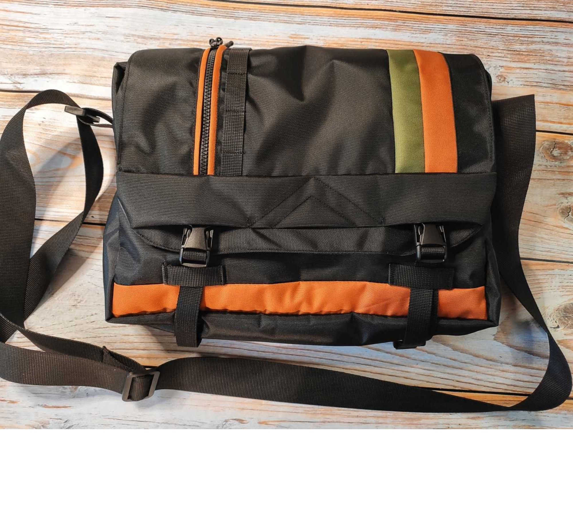 Urbanc ycling Sport Bag Gifts Messenger Bag Laptop bag gifts  Weekender bag women/men  Tote bag with pockets Crossbody bag Designer