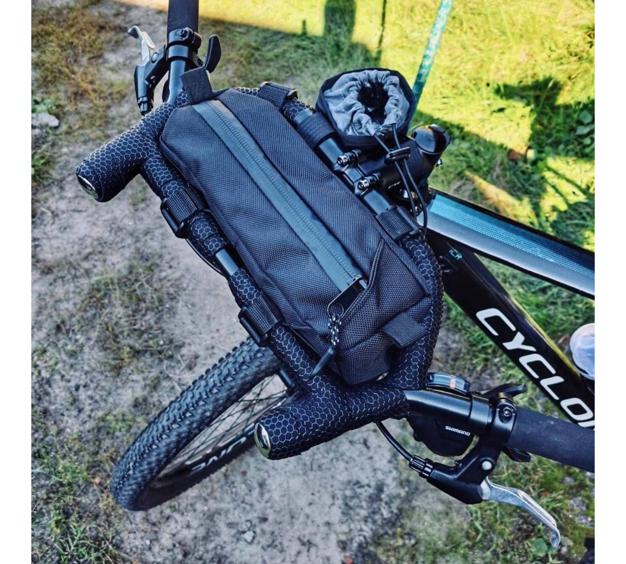 Surly Moloko Handlebar Bag for Bikepacking & Adventure Cycling Surly Moloko Handlebar Bag for Bikepacking & Adventure Cycling