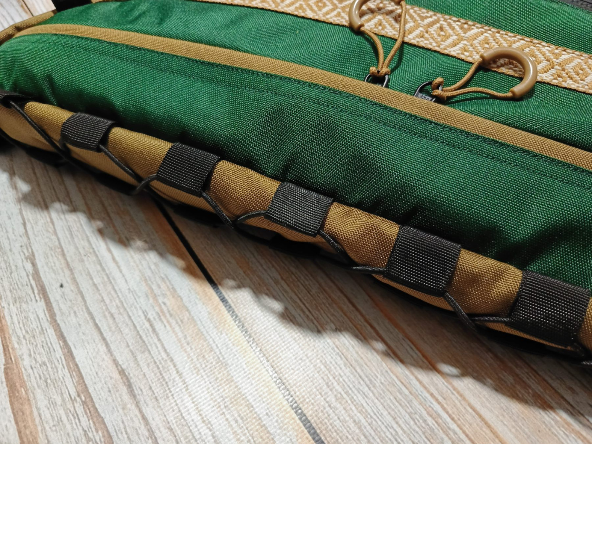 Color options: black, gray, olive