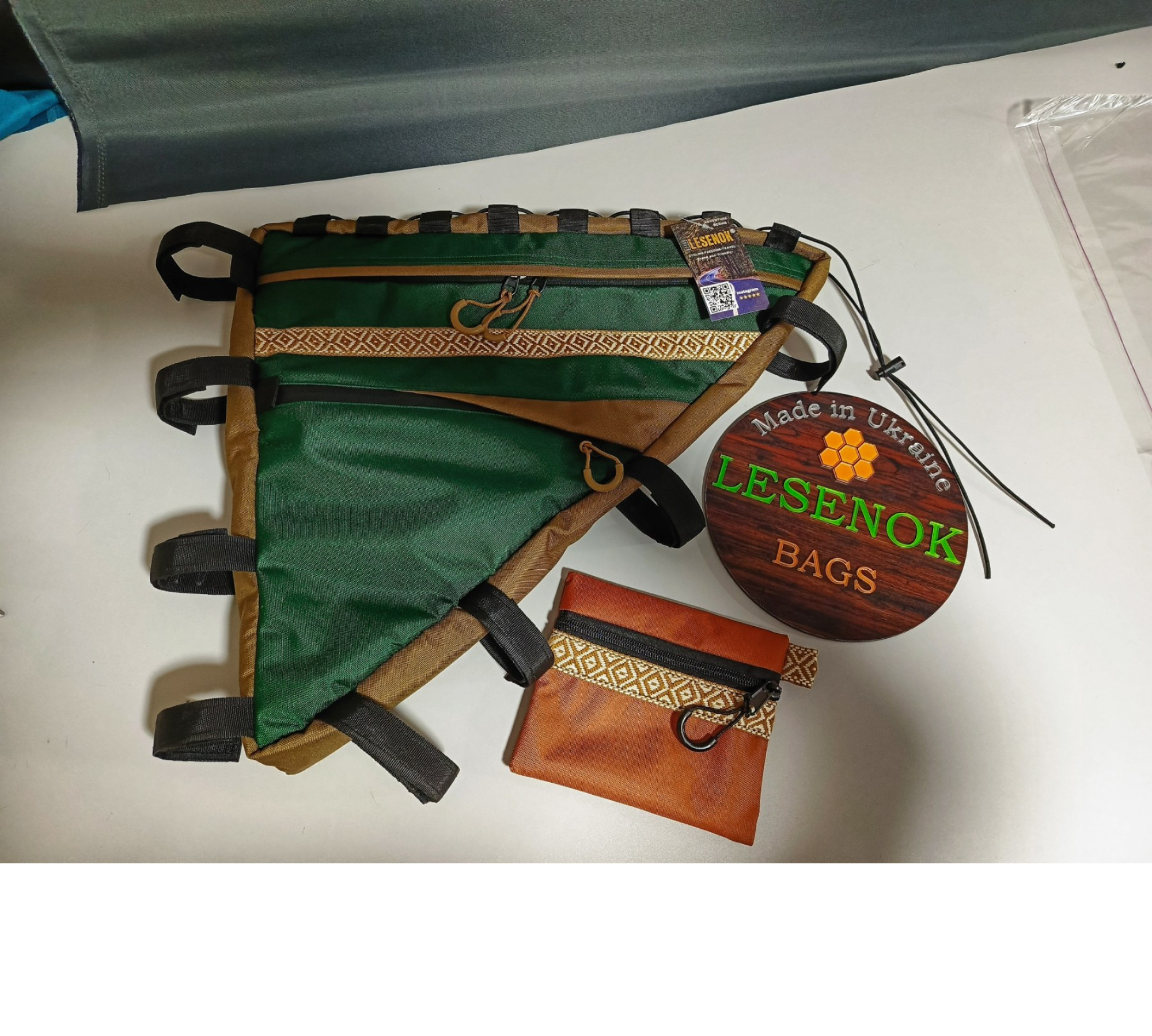 Color options: black, gray, olive