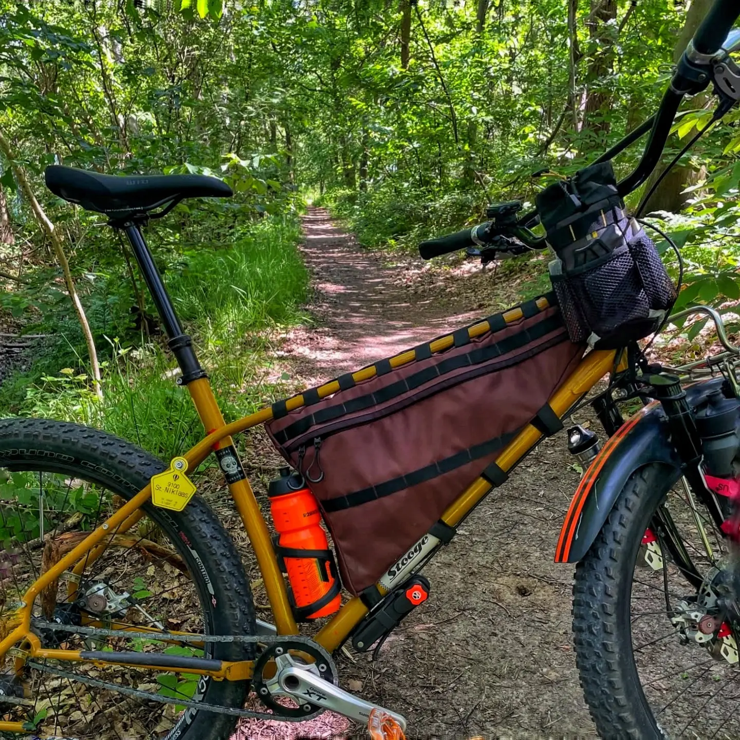 🌲🚲 Not every adventure needs a full frame bag. Sometimes you just need the right space for the essentials.
A half frame 