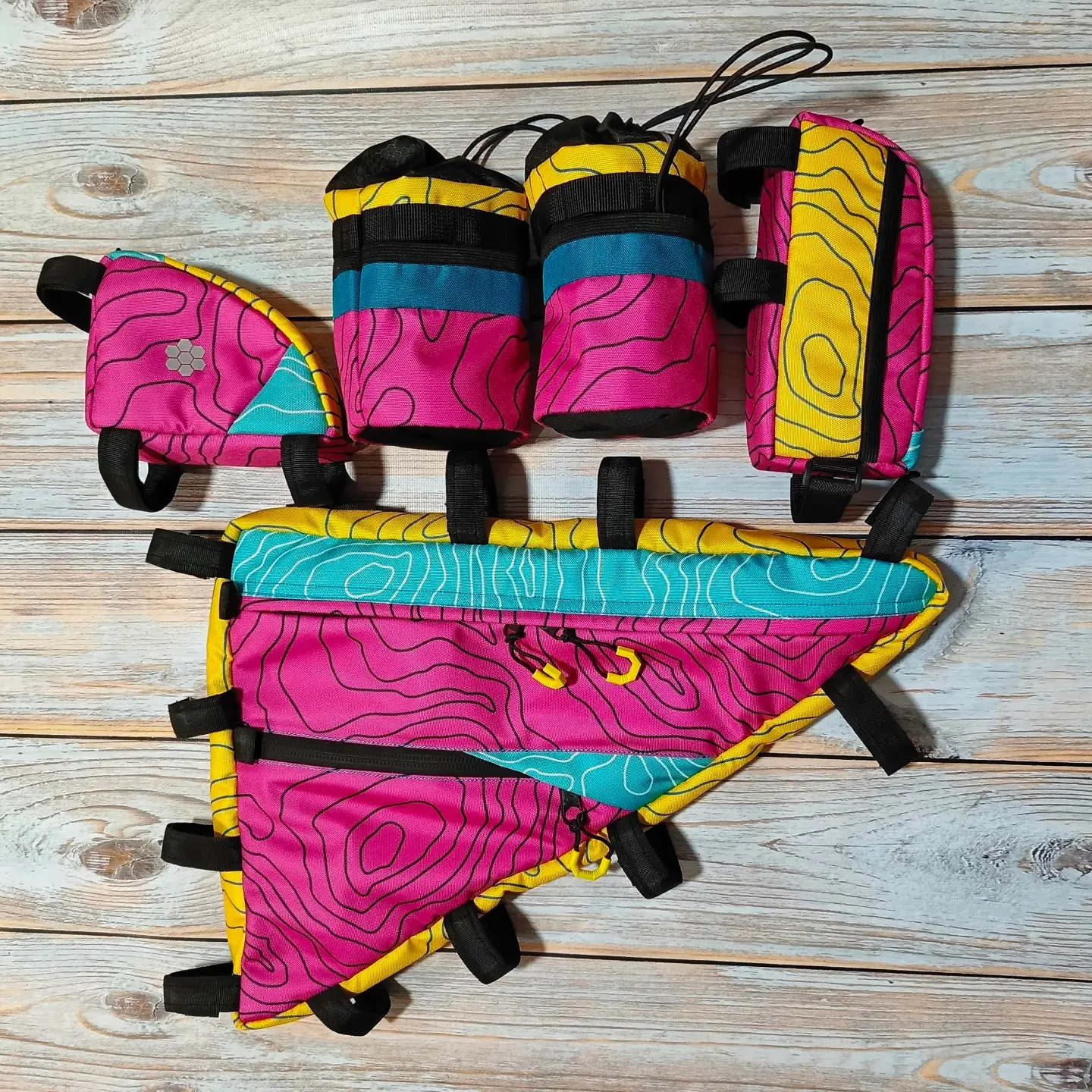 Bold rides deserve bold gear. 🌈
Life is too short for boring bike bags.
@lesenokbags
 Bright colors, smart details, and 